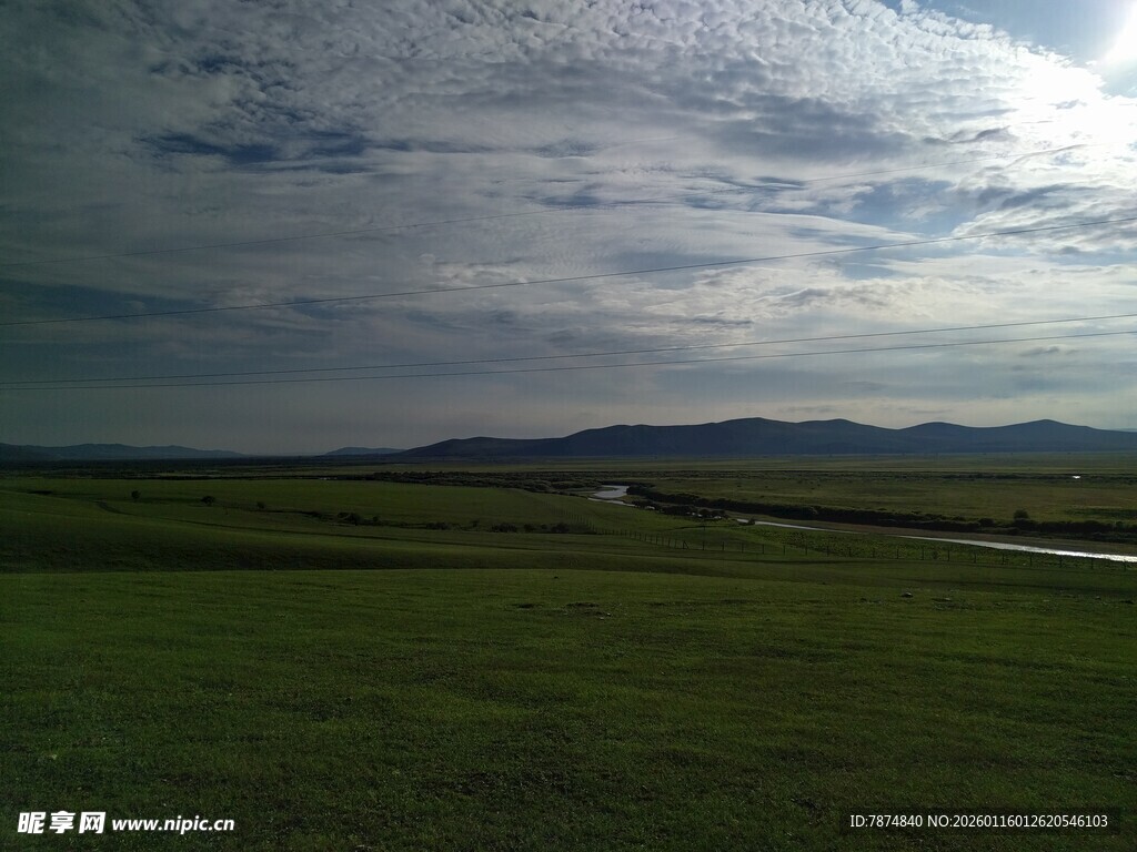草原风光 蓝天白云下绿野