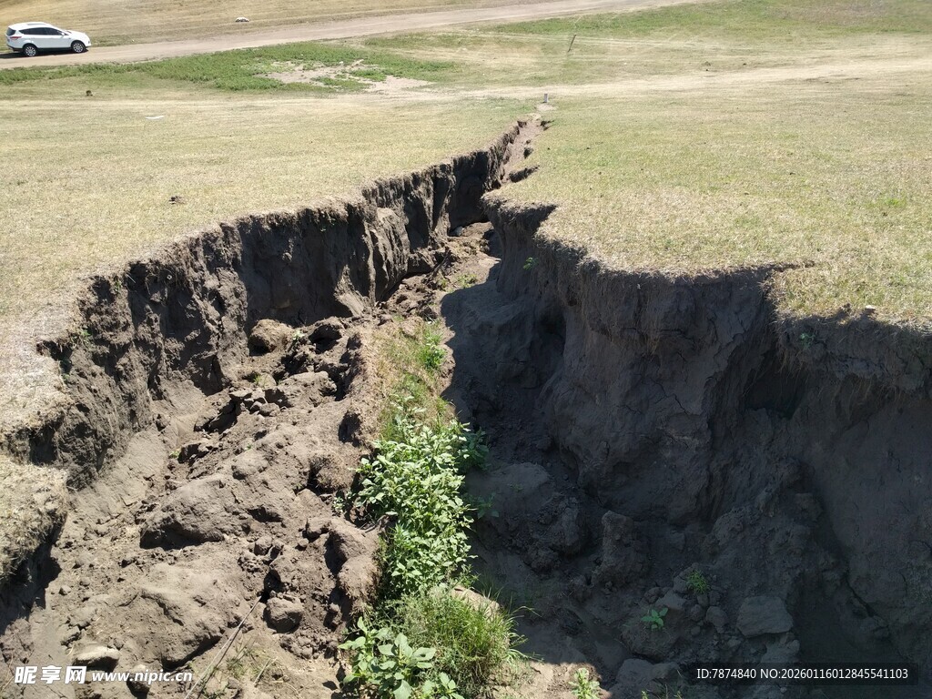 大地裂缝景观