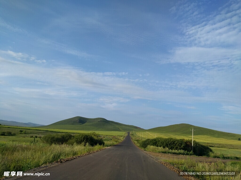 乡间公路 通往绿野蓝天