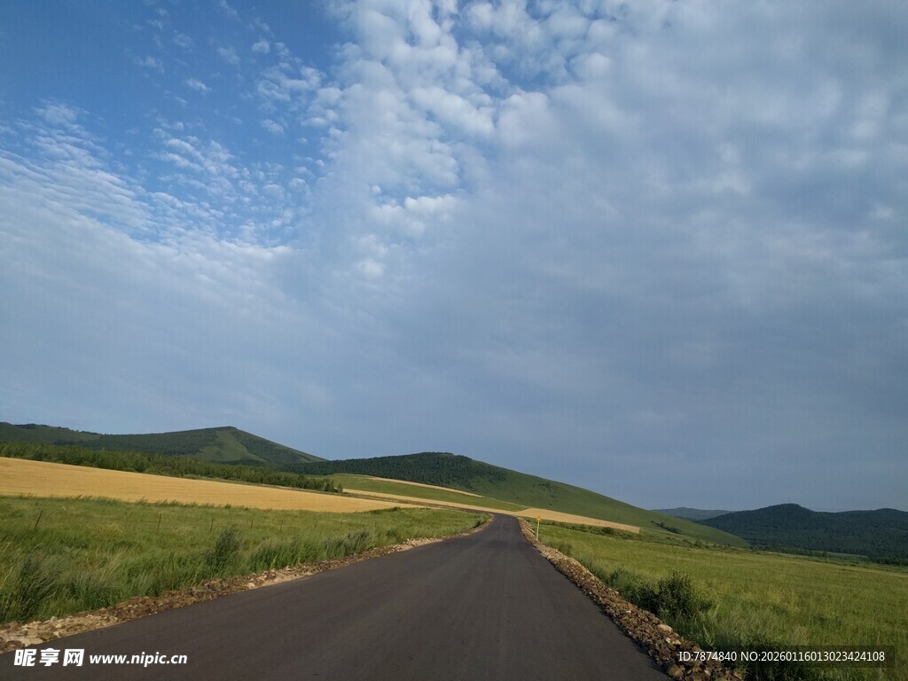 乡间公路 邂逅自然美景