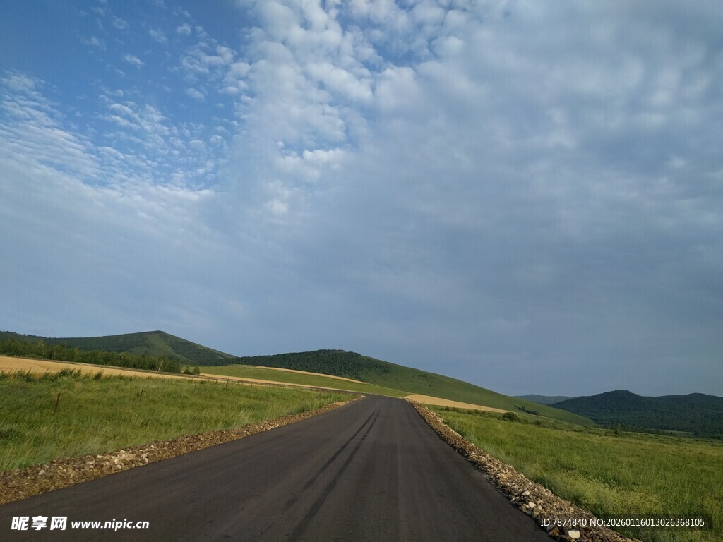 草原公路 通向远方美景