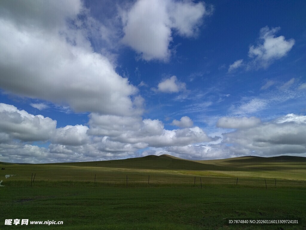 草原蓝天美景