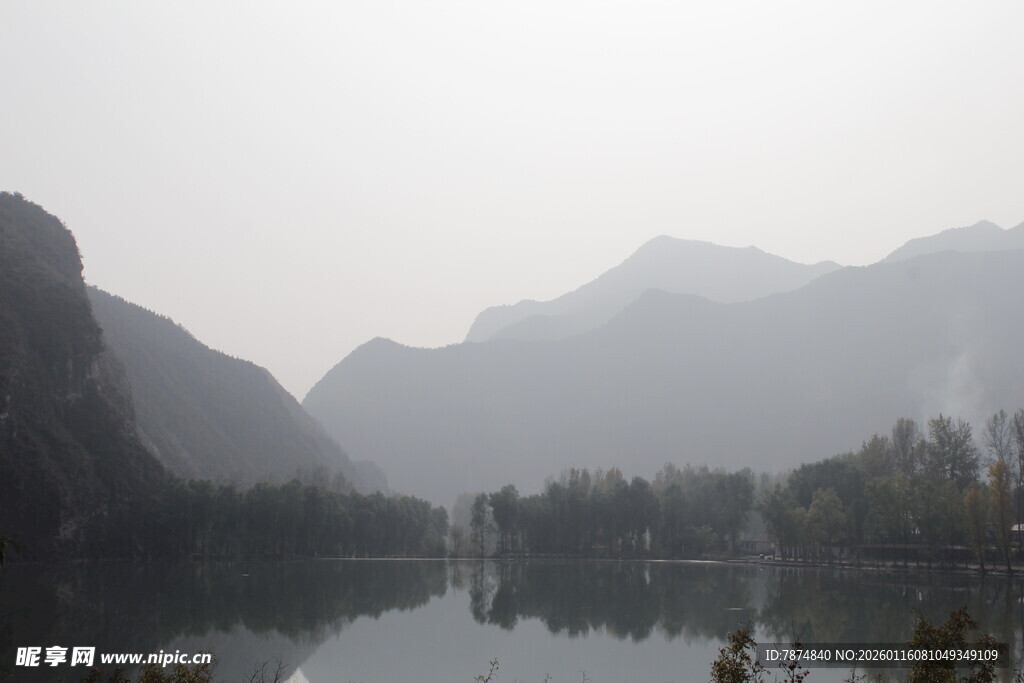 山水朦胧景