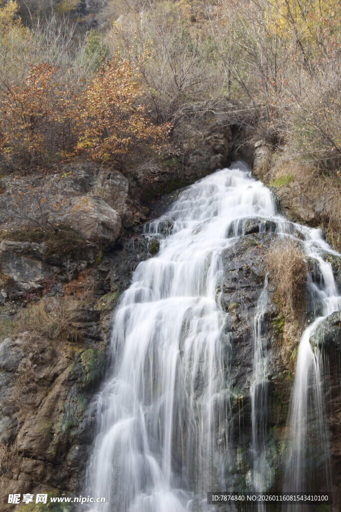 山间瀑布美景