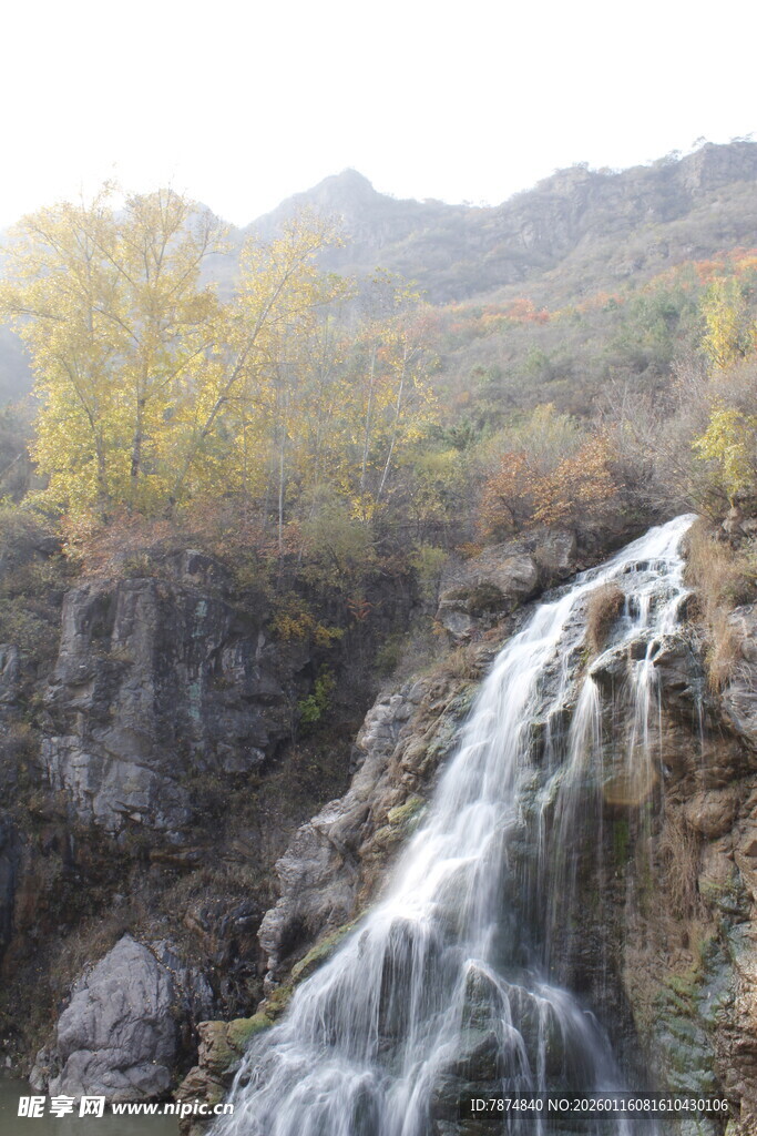 山间瀑布美景