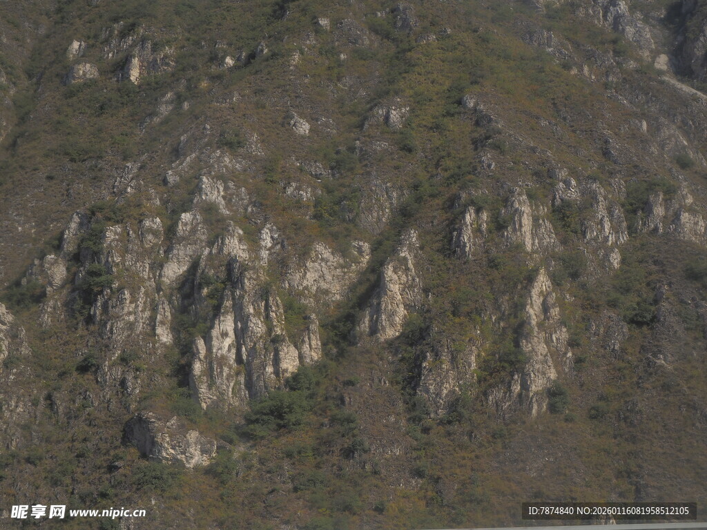 嶙峋山壁景观