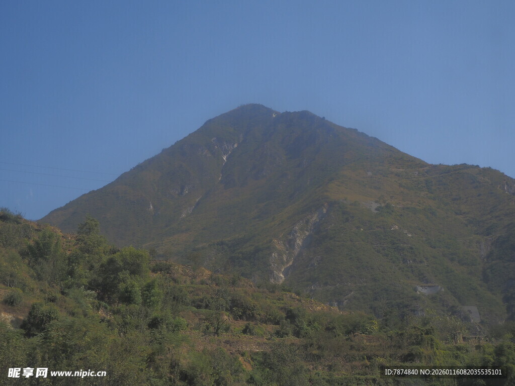 巍峨青山