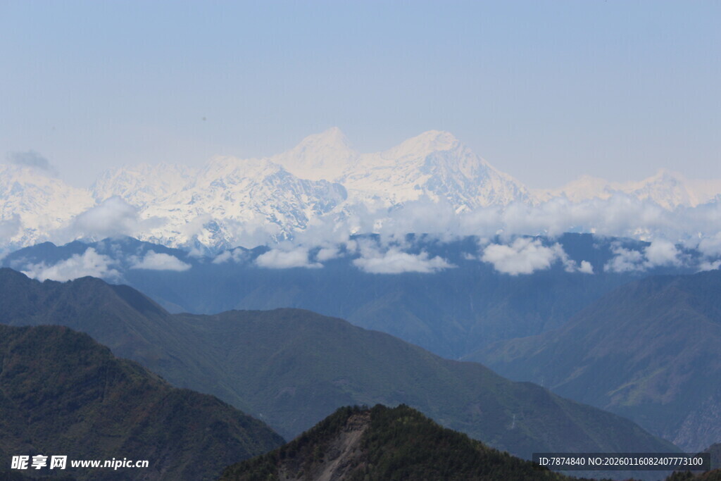 壮丽雪山山脉景观