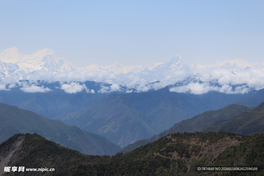 壮丽山景 云端山脉绵延