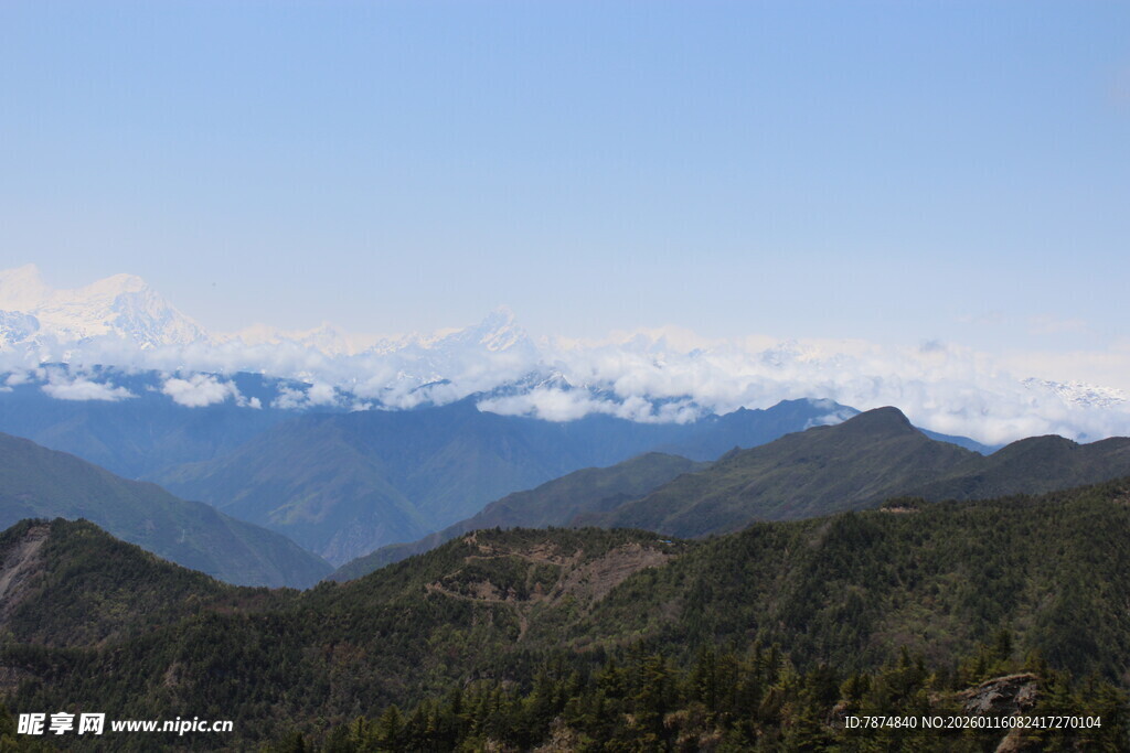 壮丽山景 远眺连绵山脉