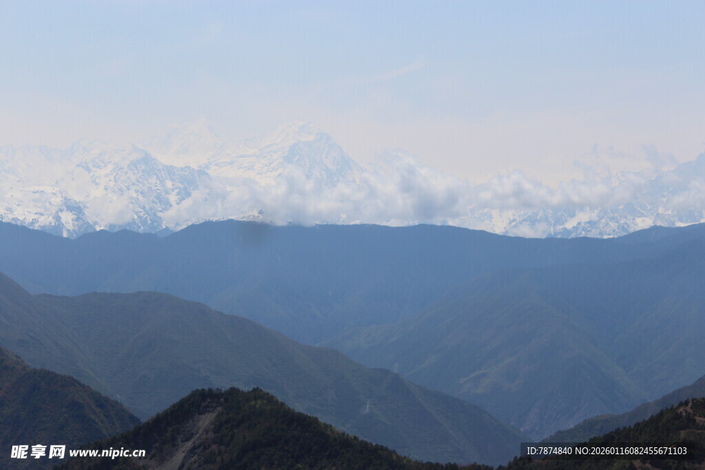 壮丽雪山山脉风光