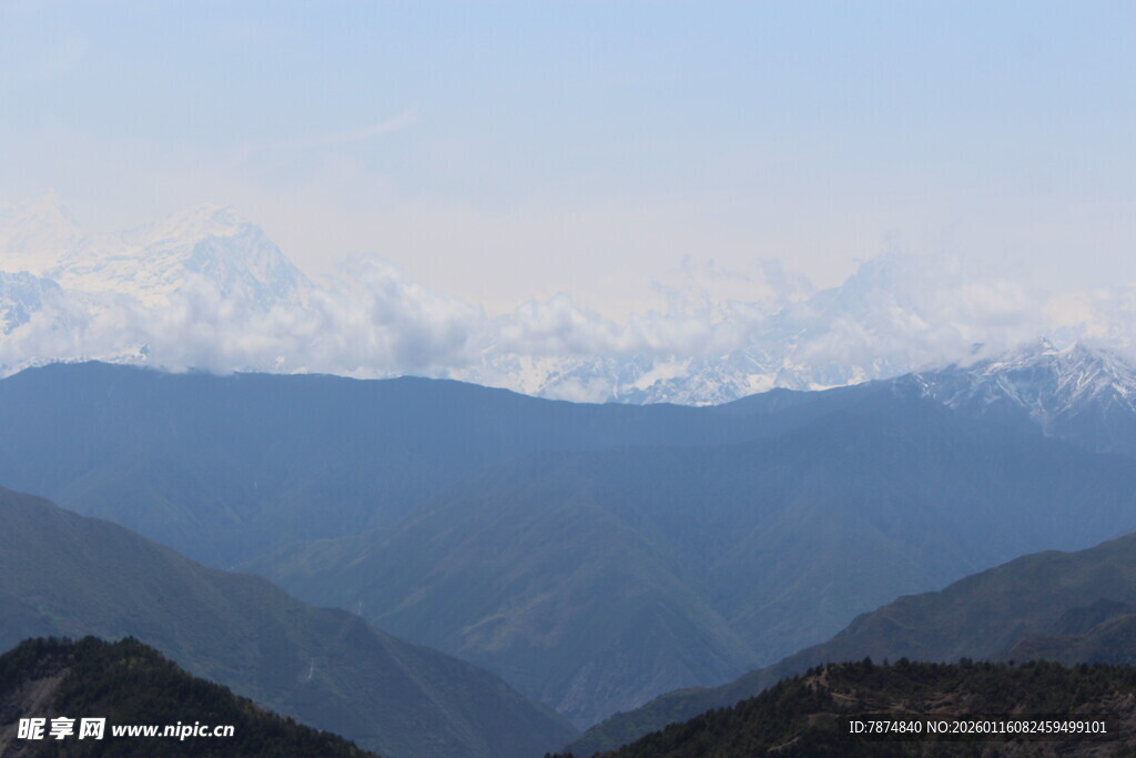 壮丽雪山山脉景观