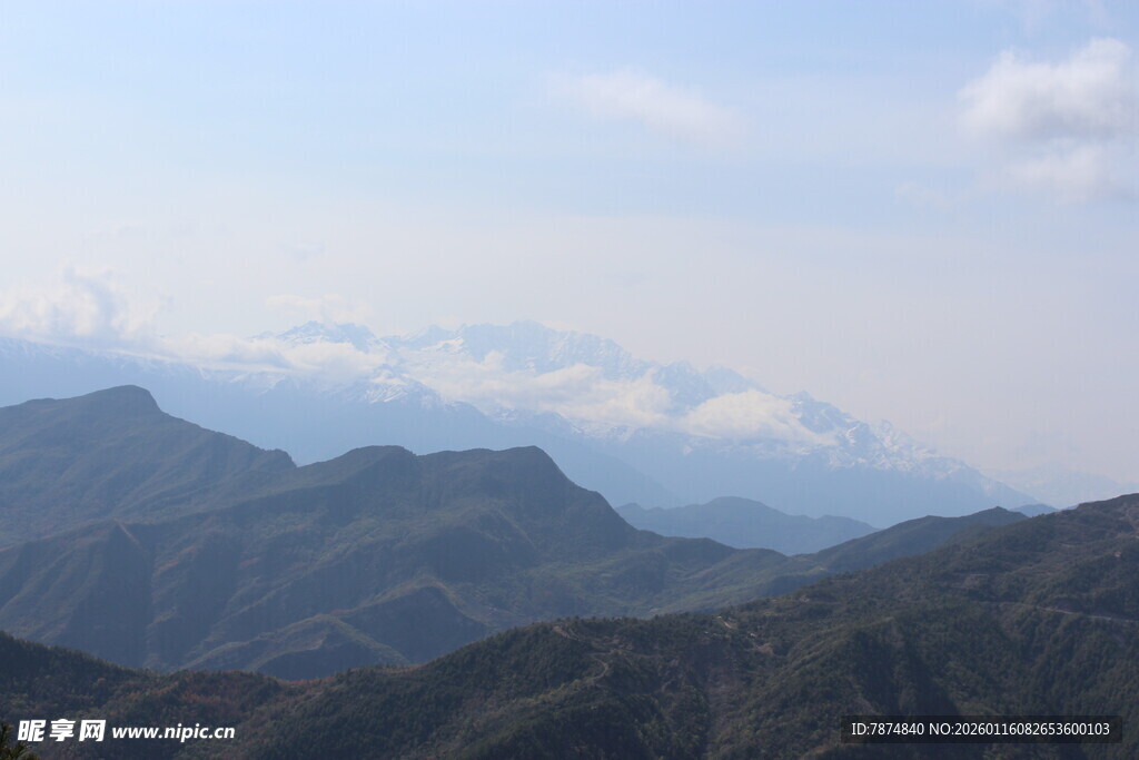 壮丽山景 云雾缭绕山峦