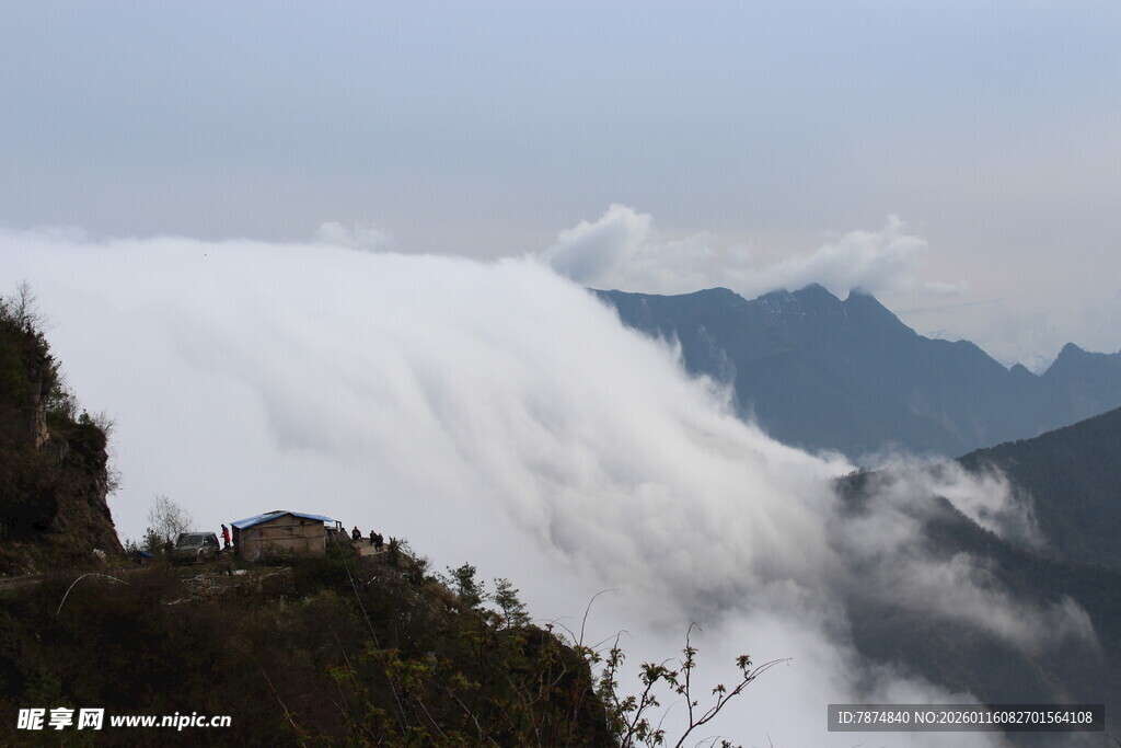 山间云海壮丽景观