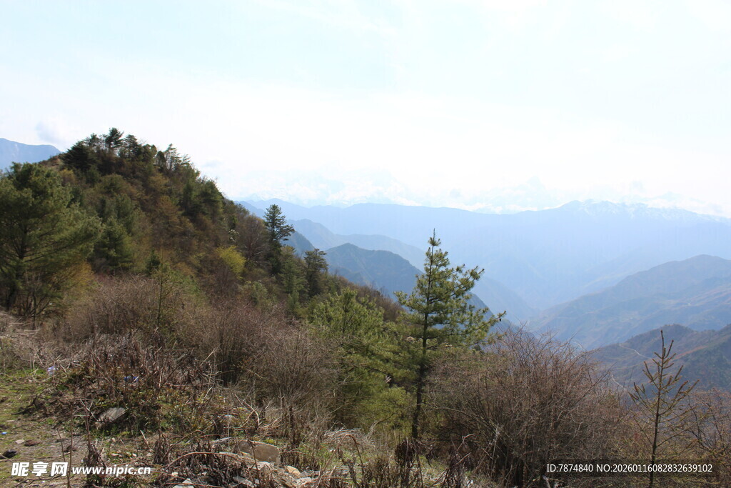 山间景色 远眺连绵山脉