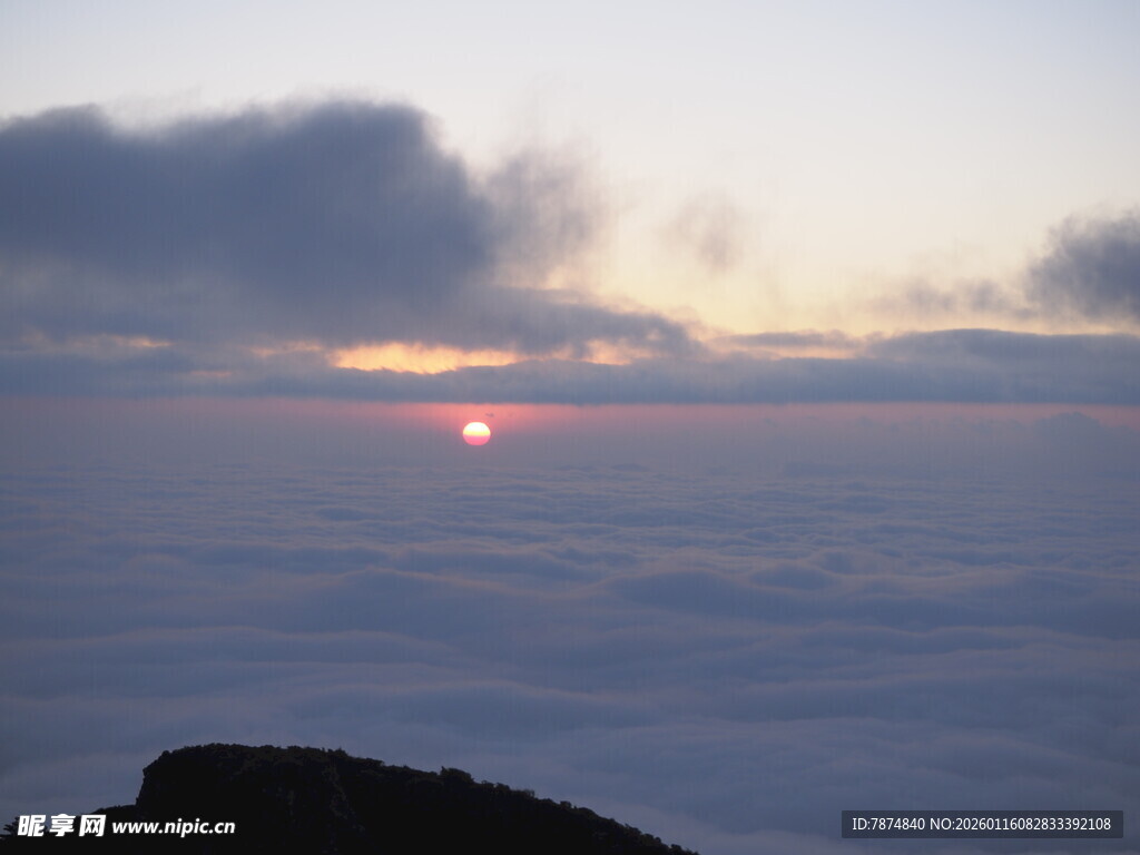 云海之上的壮丽日出