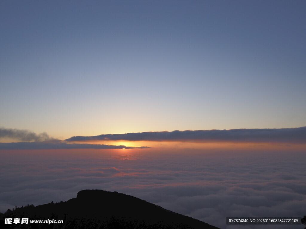 山顶观壮丽云海日出