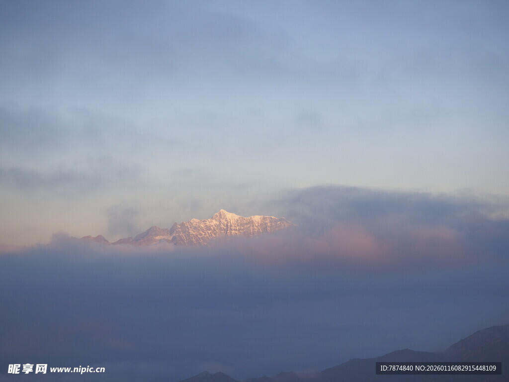 日出云海壮丽景观