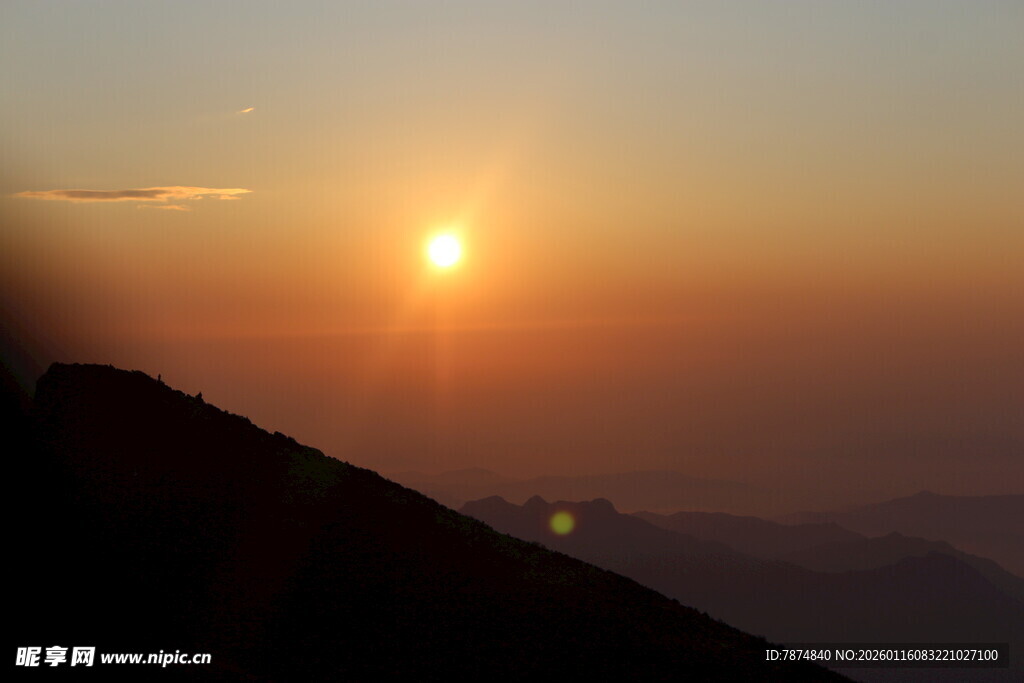 山顶日落美景