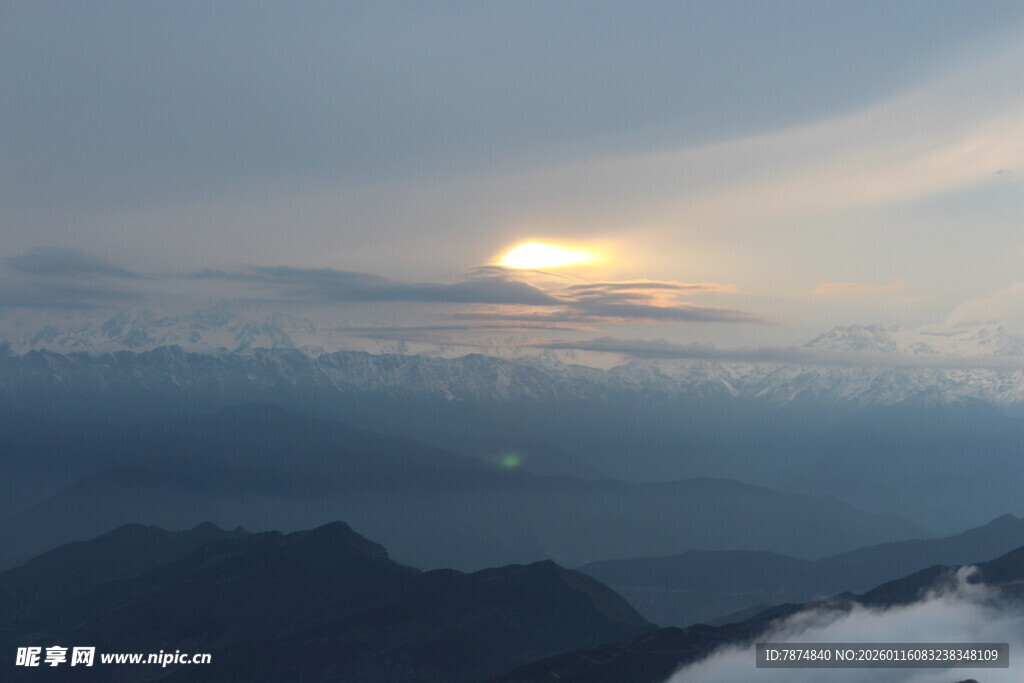 云海之上的壮丽日出