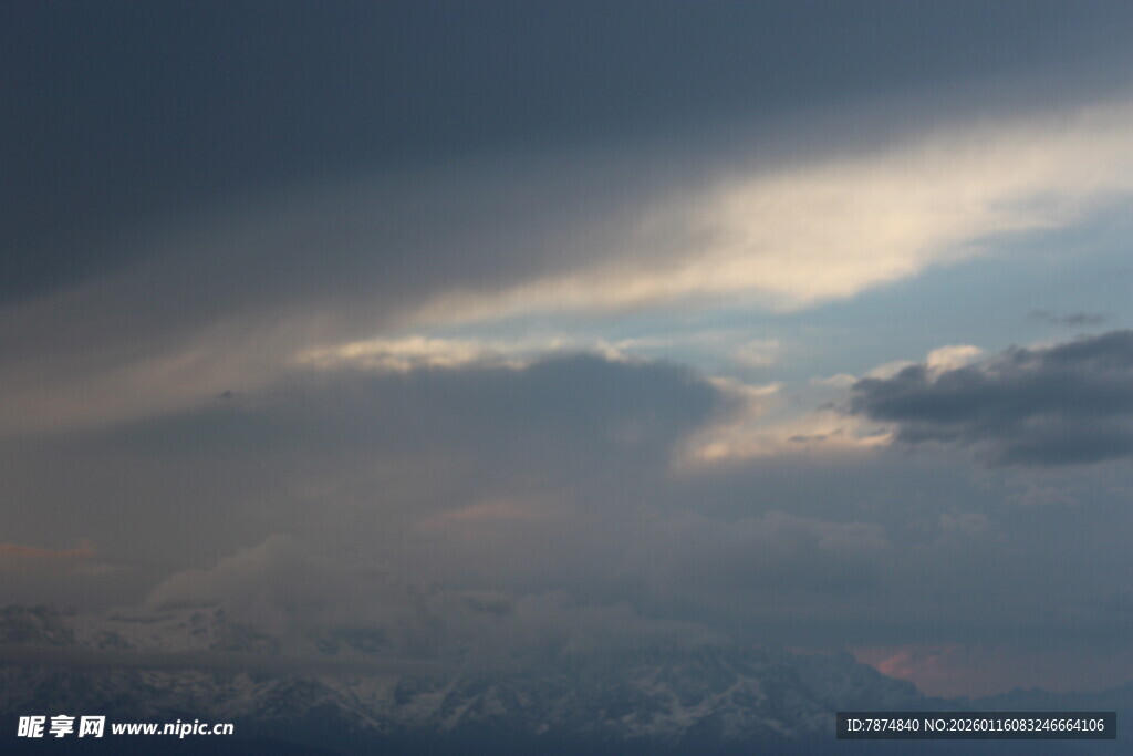 天空中的云层景观