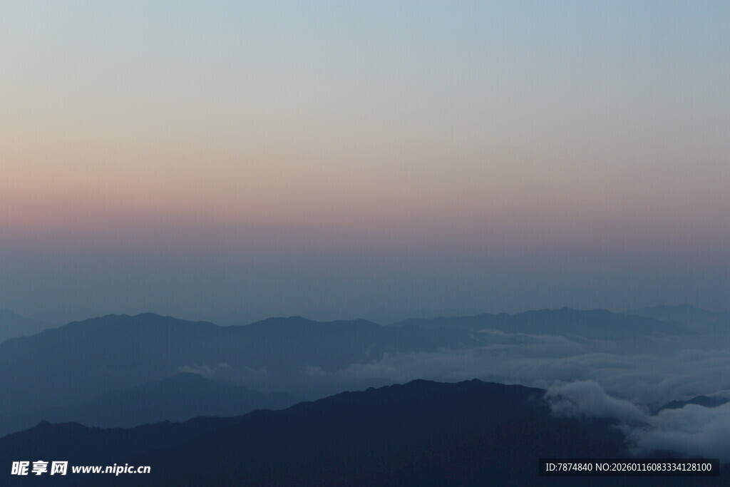 山间云海日出美景