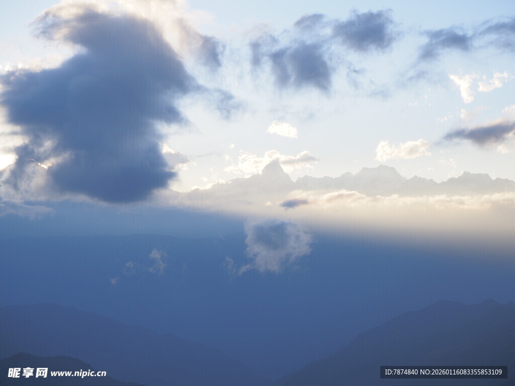 山间云海日出美景