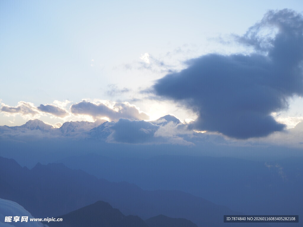 山间云海 天光云影共徘徊