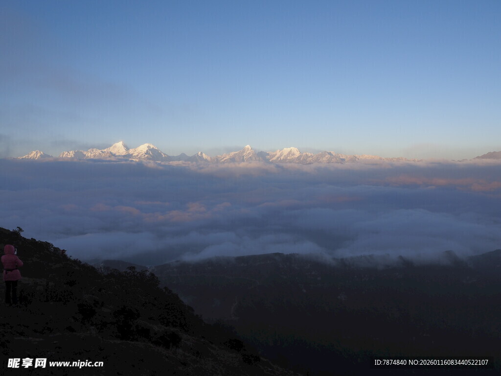 山间云海日出美景