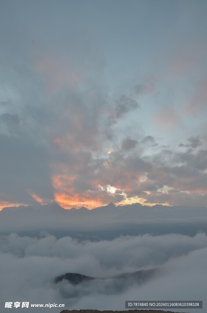 云海之上的绚烂日出