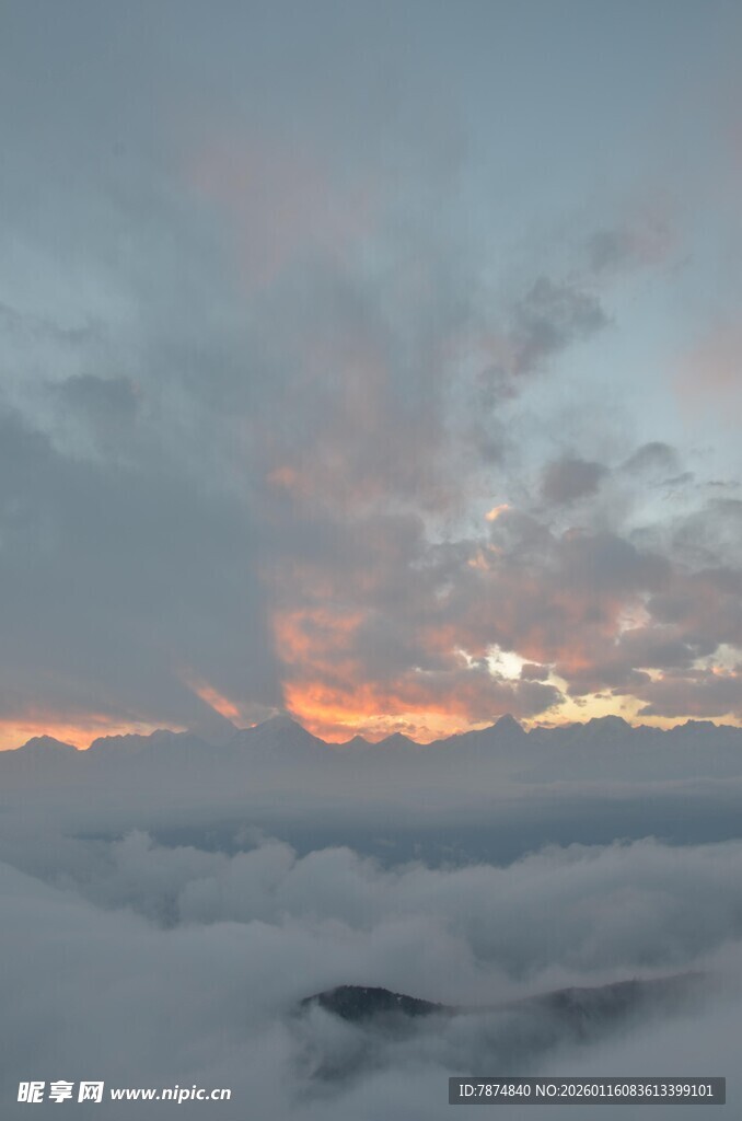 云海之上的绚烂日出