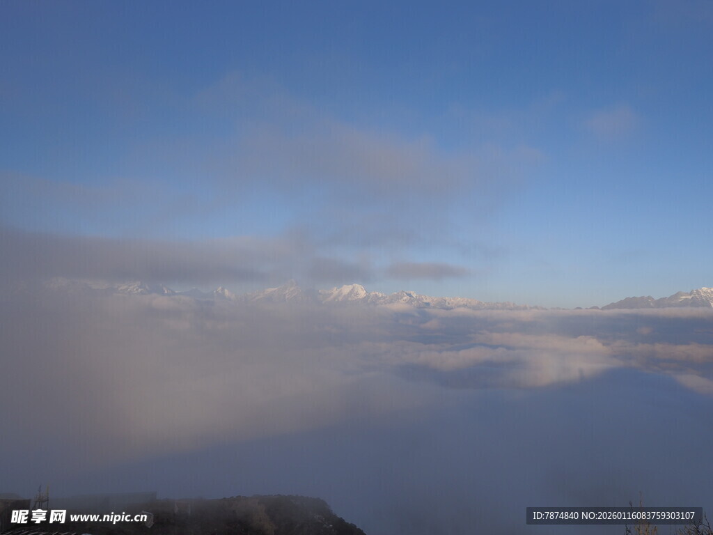 云海之上的蓝天美景