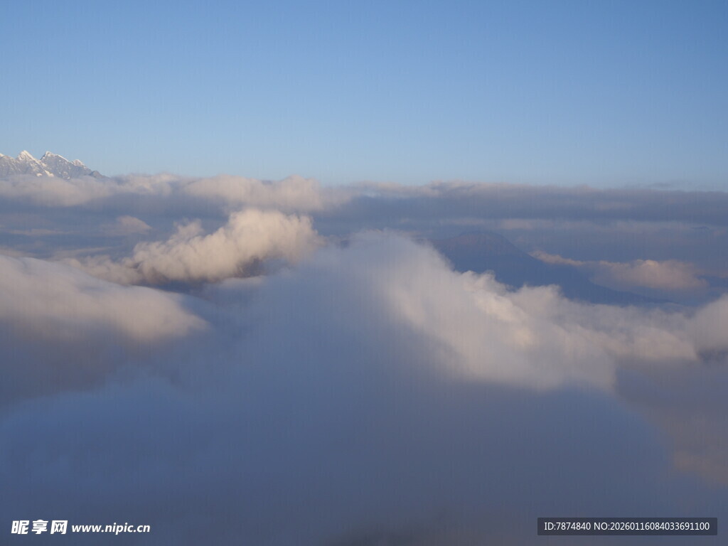 高空云海壮丽景观