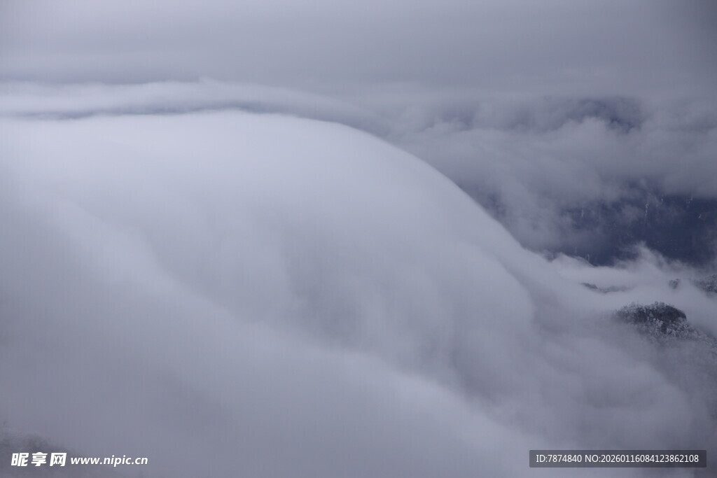 高空云海壮丽景观