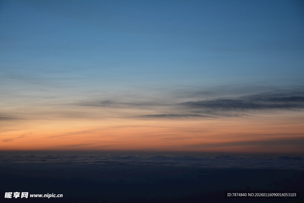 日出时分的壮丽天空景色