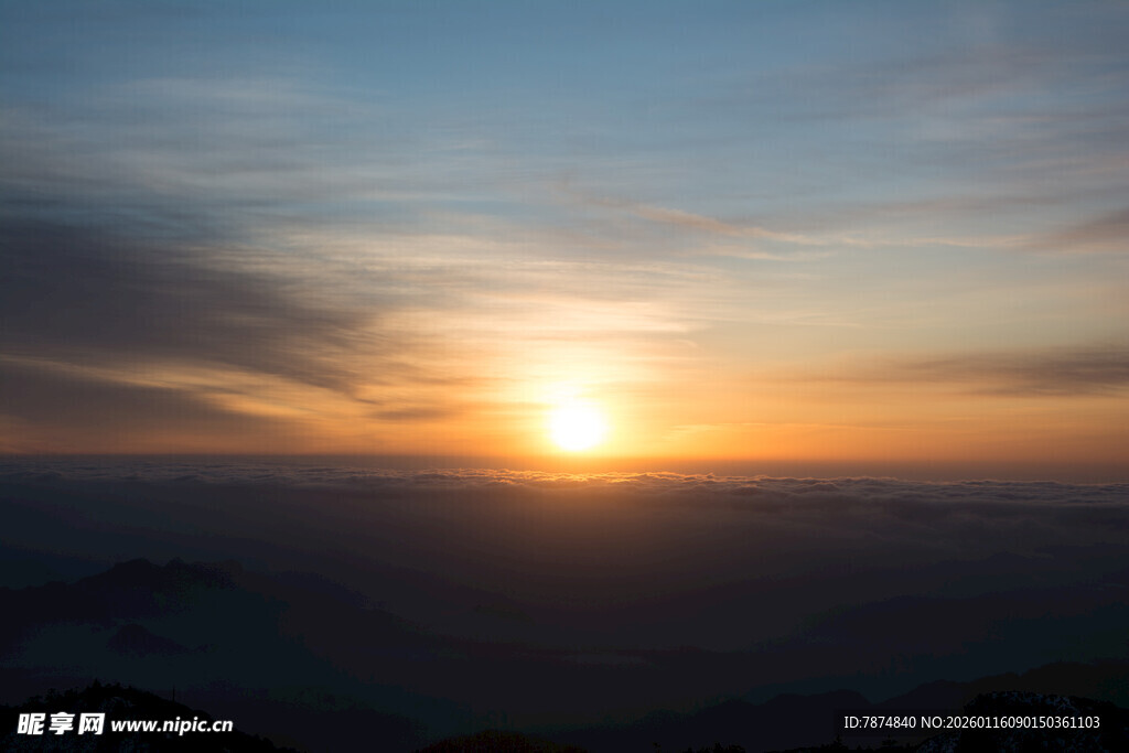 壮丽日出云海景观