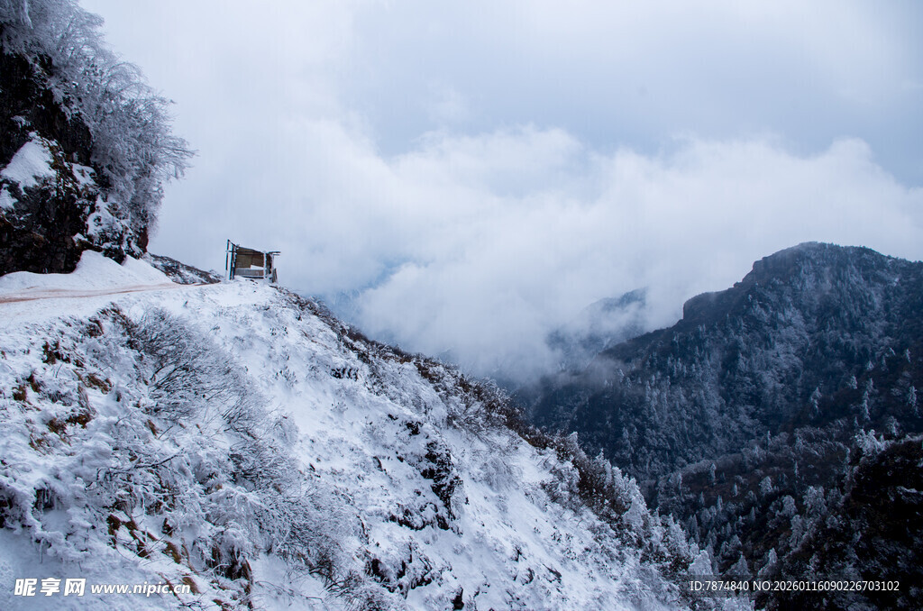 雪山之巅的壮丽景致