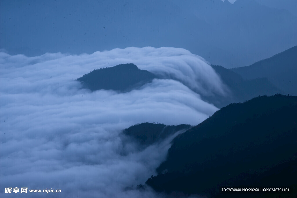 山间云海壮丽景观