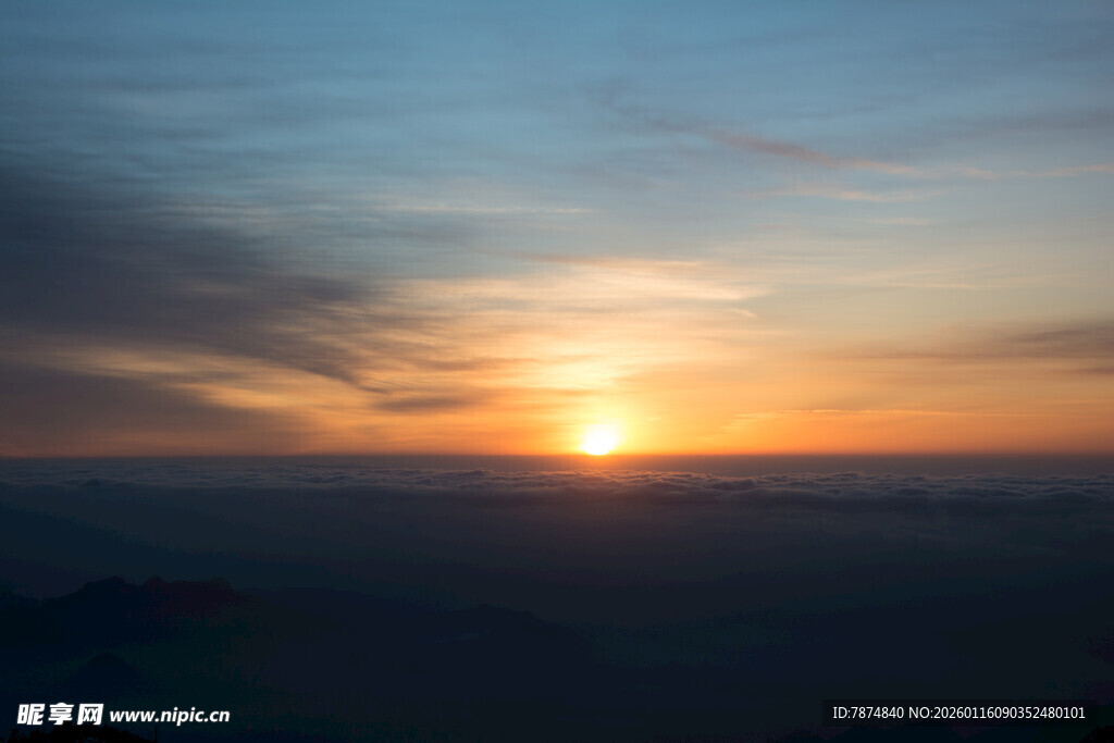 壮丽日出云海景观