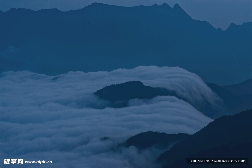 山间云海暮色美景