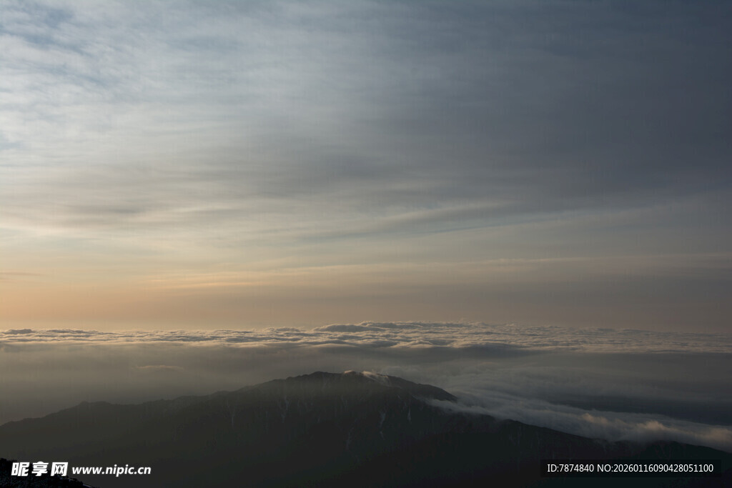日出云海壮丽景观