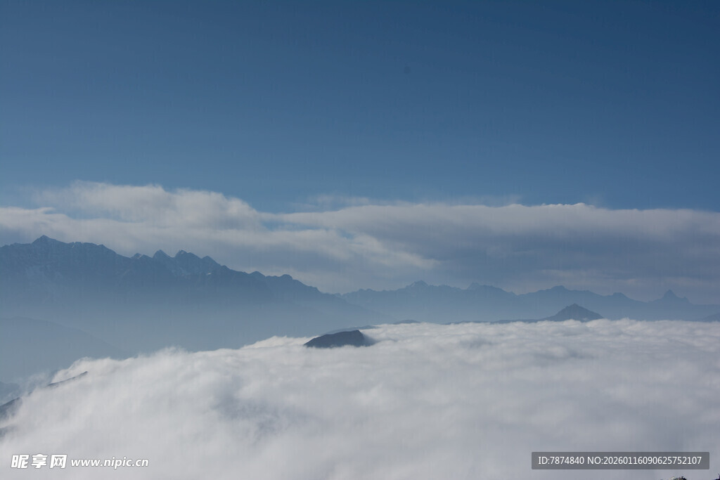 云海之上的孤峰