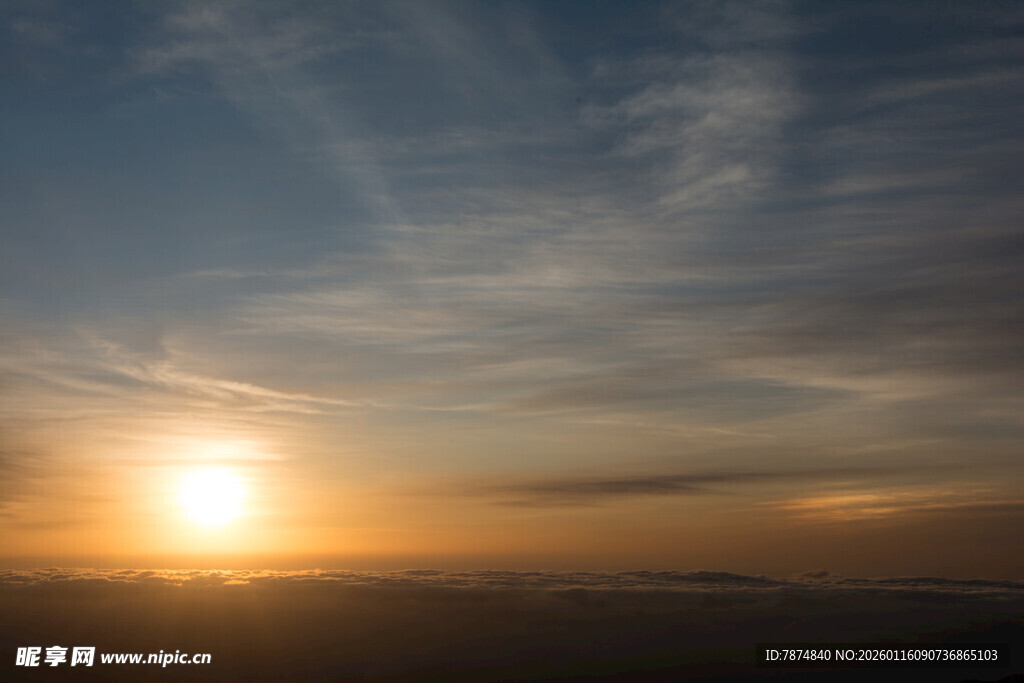 日落时分的天际美景