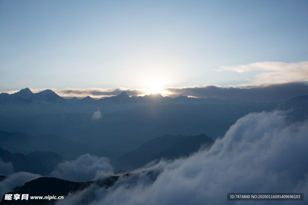 云海之上的壮丽日出