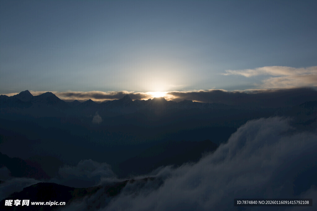 云海之上的壮丽日出