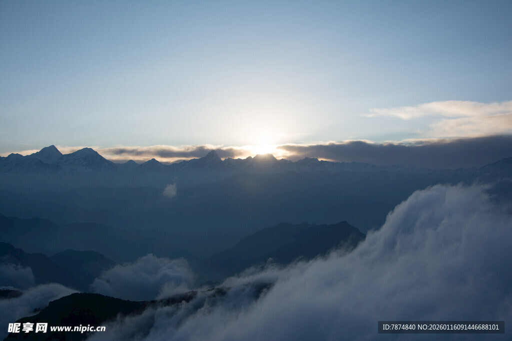 云海之上的壮丽日出
