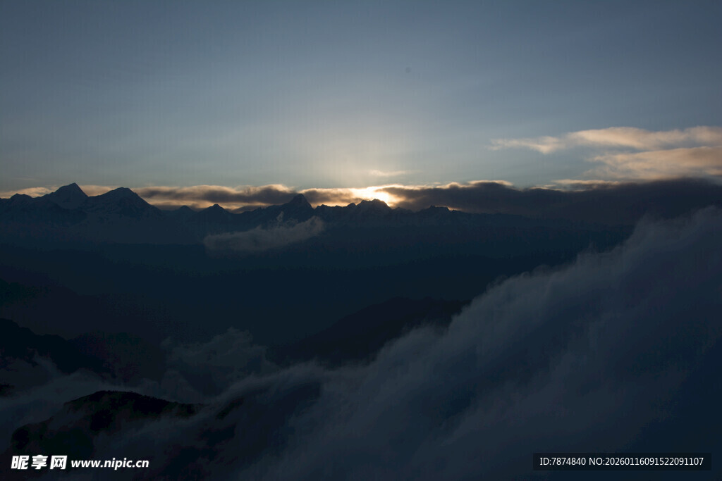云海之上的壮丽日出