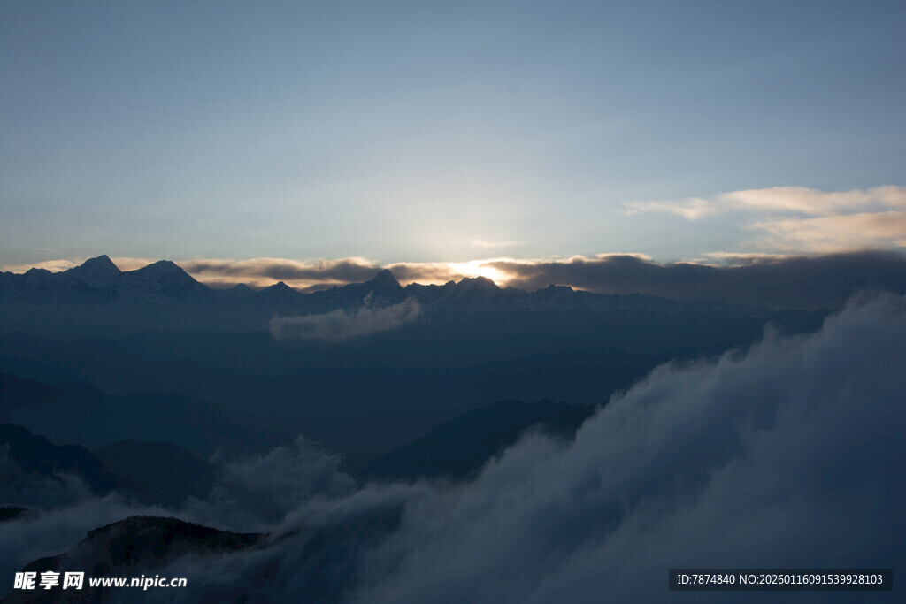 云海之上的壮丽日出