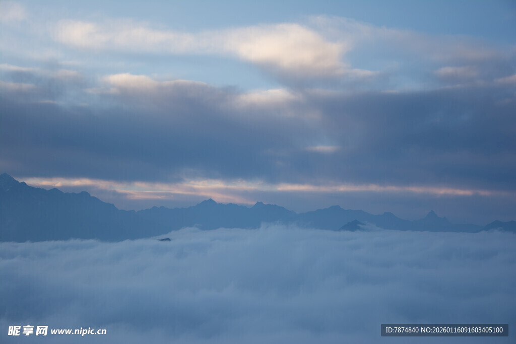 云海之上的梦幻天空