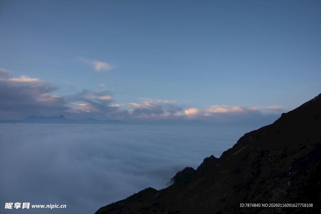 山间云海日出美景